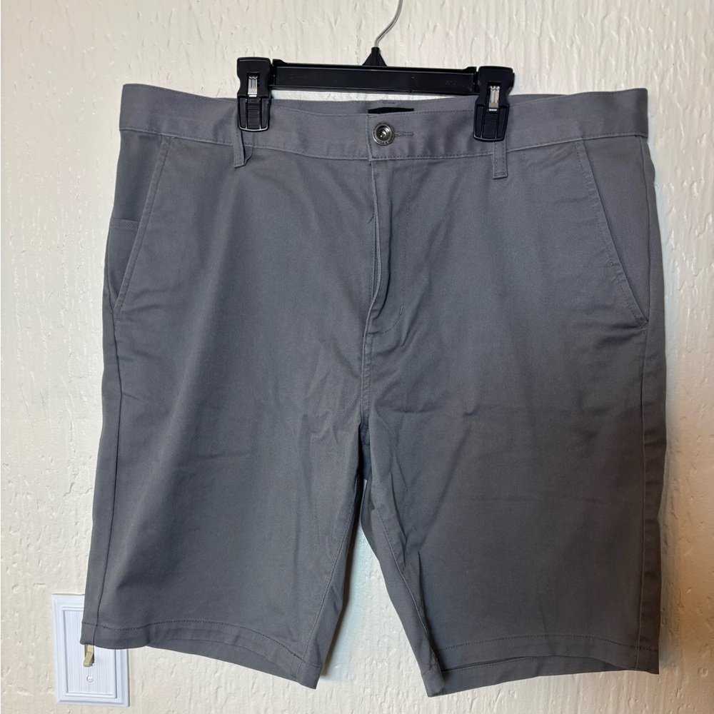 RVCA Men's Charcoal Week-End Stretch Flat-Front Shorts Size 36